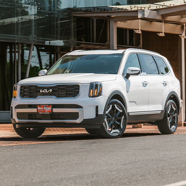 3/4 profile view of a Used Kia SUV